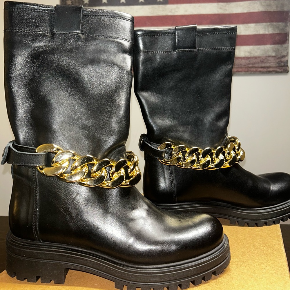 Brand New Steve Madden Devotion Black Leather Lug Sole Boots Size 9